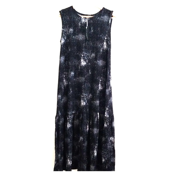 oxygen Dresses & Skirts - NWT! Galaxy Sleeveles Midi Dress